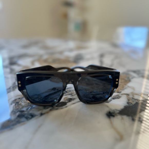 Gucci GG1262S sunglasses grey frame with blue lenses! LIKE NEW!!!!!! - Picture 2 of 7